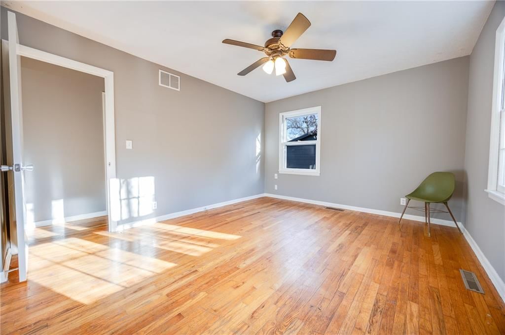 915 Lawrence Avenue — photo 17
