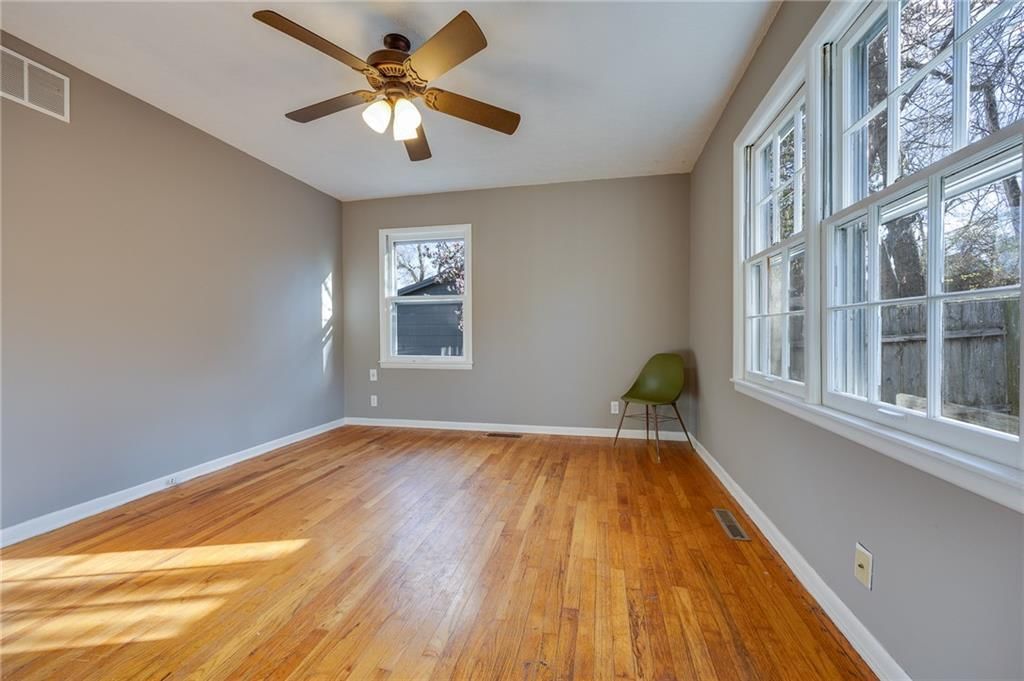 915 Lawrence Avenue — photo 18