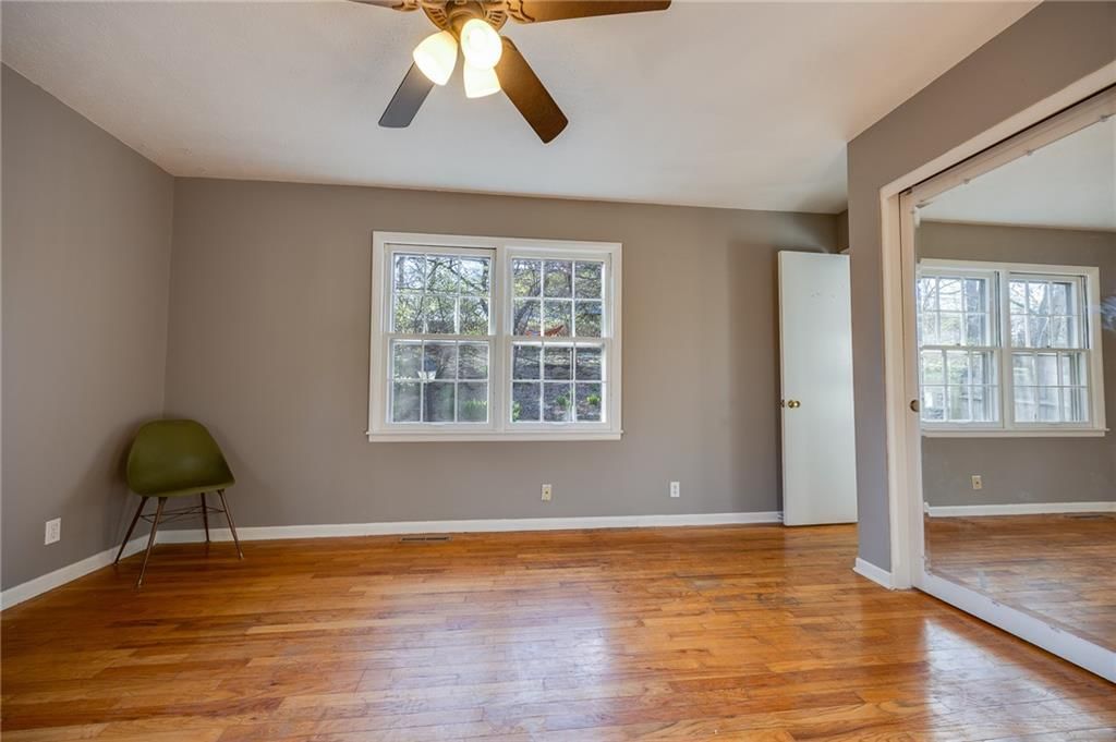 915 Lawrence Avenue — photo 20