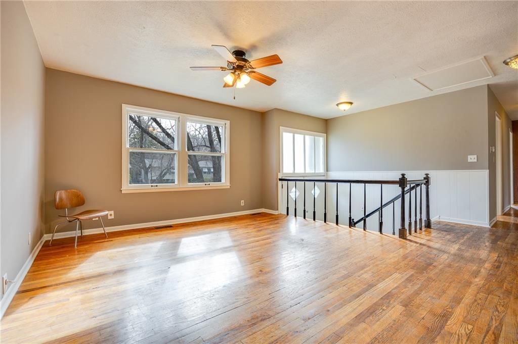 915 Lawrence Avenue — photo 3