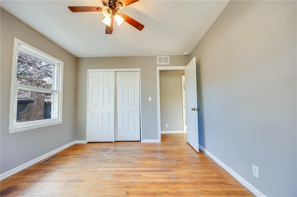 915 Lawrence Avenue — photo 23