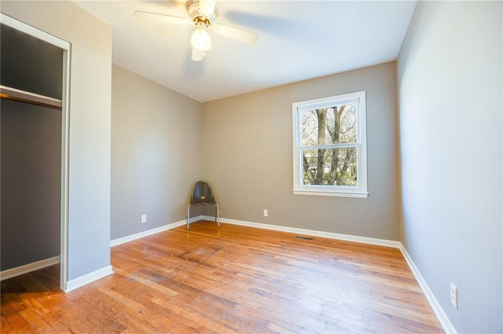 915 Lawrence Avenue — photo 26