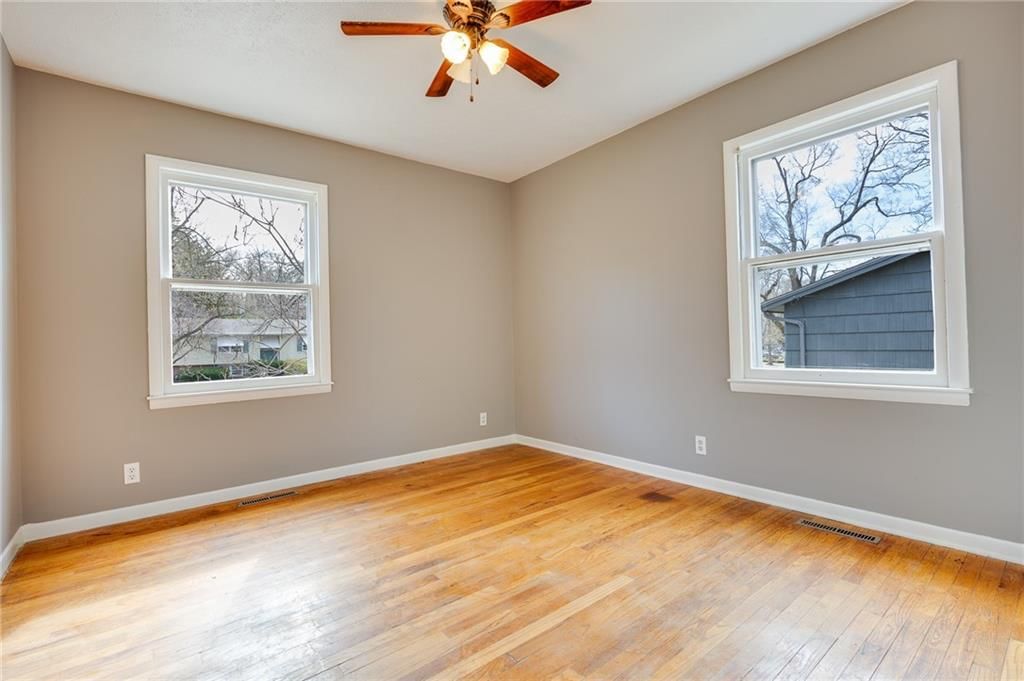 915 Lawrence Avenue — photo 27