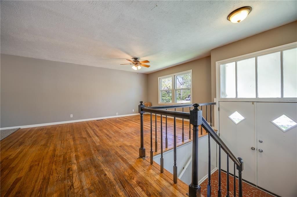 915 Lawrence Avenue — photo 28