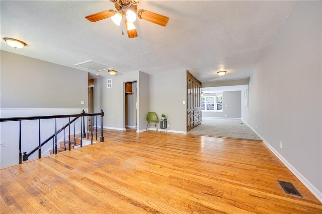 915 Lawrence Avenue — photo 4