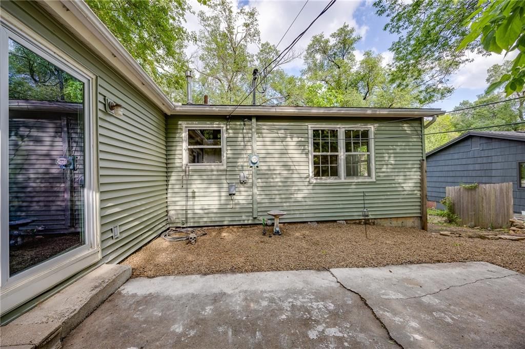 915 Lawrence Avenue — photo 38