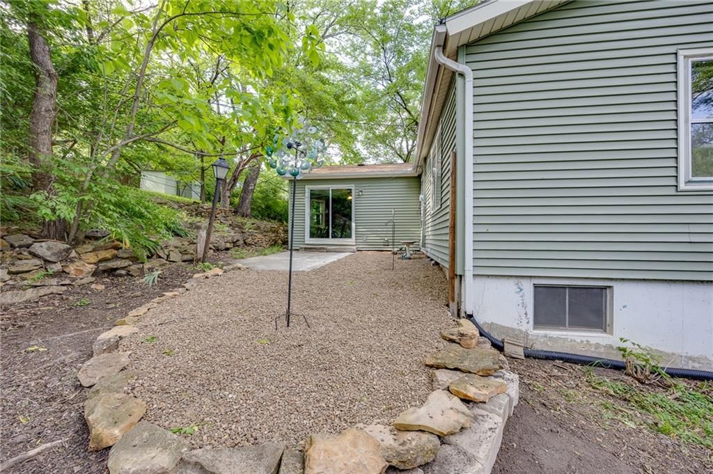 915 Lawrence Avenue — photo 39