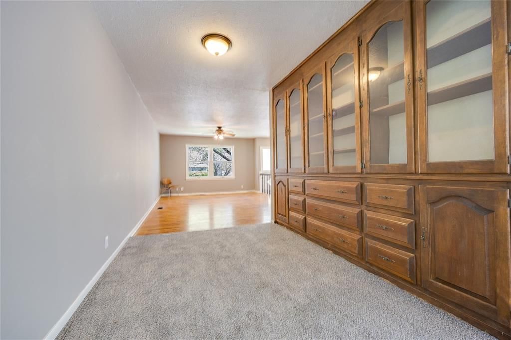 915 Lawrence Avenue — photo 6
