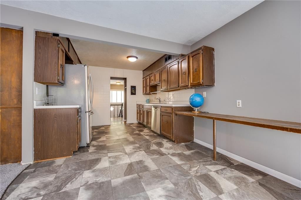 915 Lawrence Avenue — photo 10