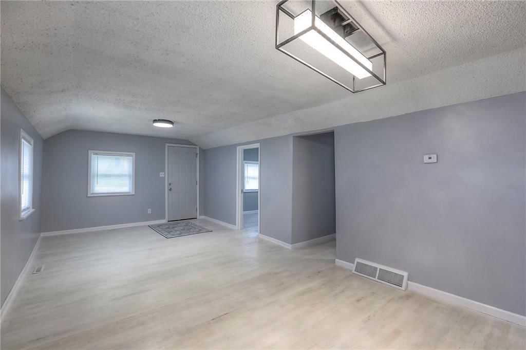 1003 Pinkston Street — photo 11