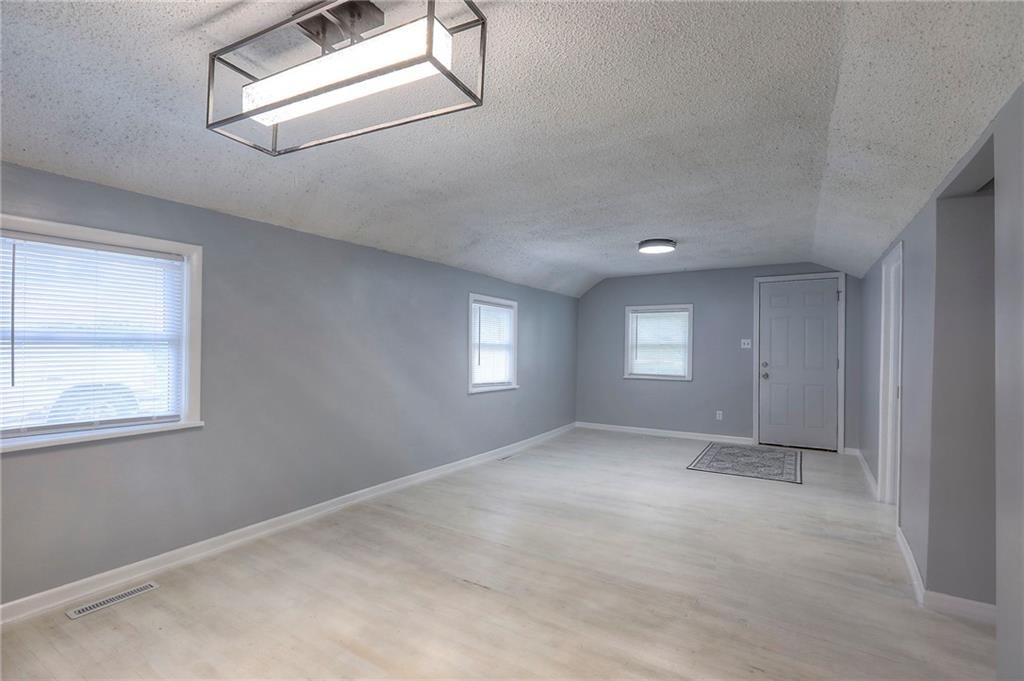 1003 Pinkston Street — photo 10