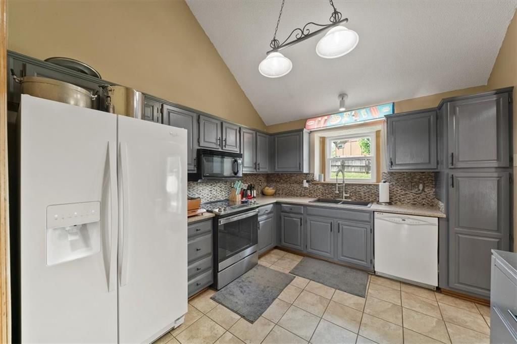 11246 Lakeview Drive — photo 6