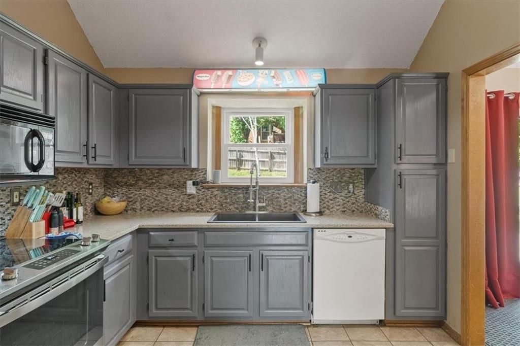 11246 Lakeview Drive — photo 7