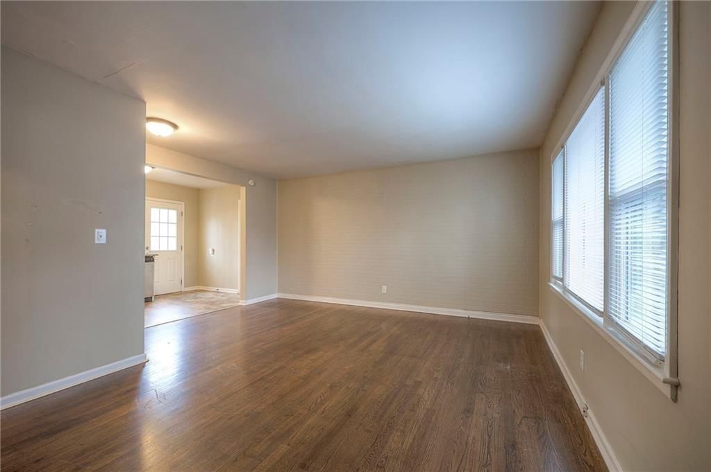 9104 Vaughn Avenue — photo 3