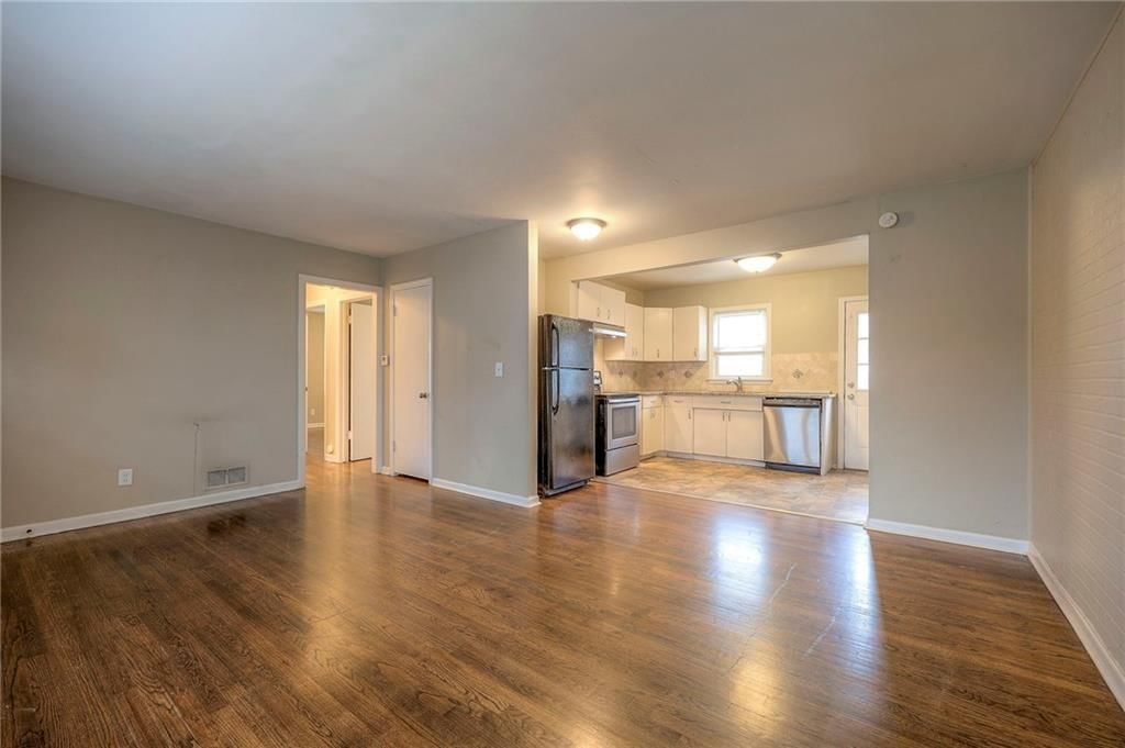 9104 Vaughn Avenue — photo 4