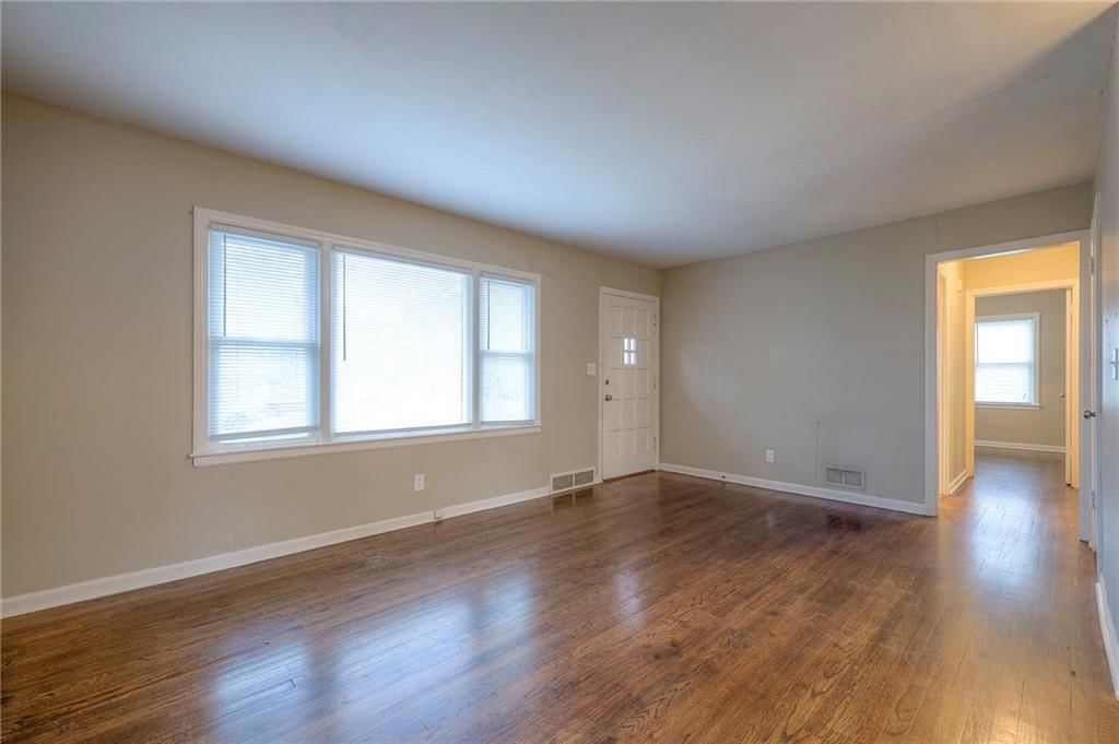 9104 Vaughn Avenue — photo 5