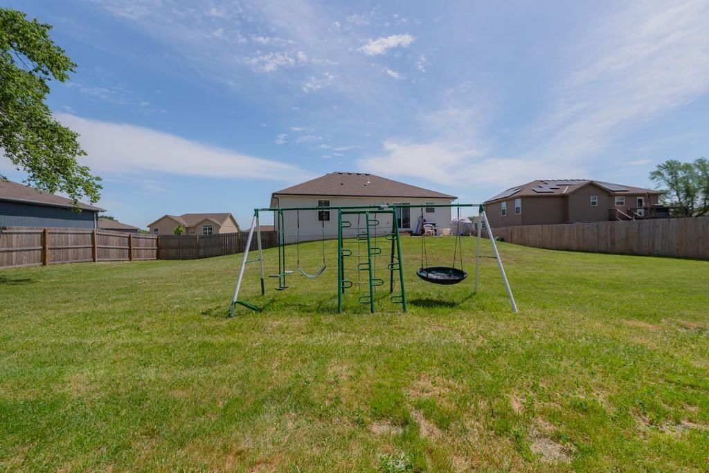 12712 Applewood Drive — photo 31