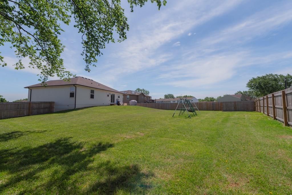 12712 Applewood Drive — photo 33