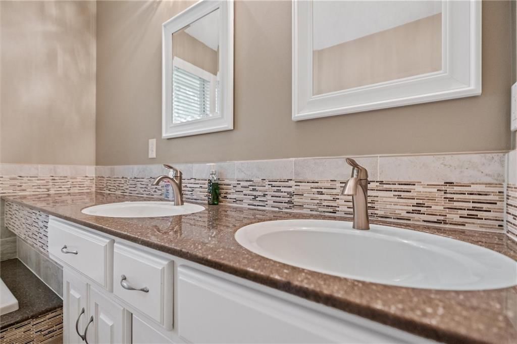 1100 White Oak Lane — photo 24