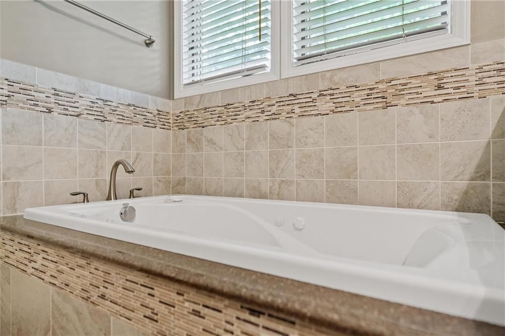 1100 White Oak Lane — photo 31