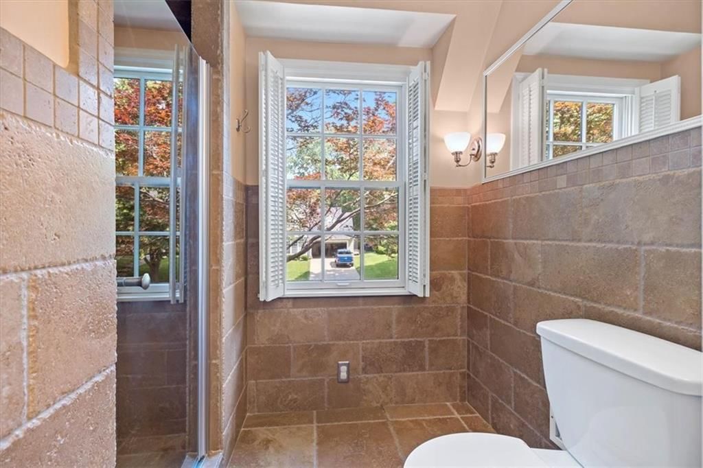 1009 W 69th Terrace — photo 23