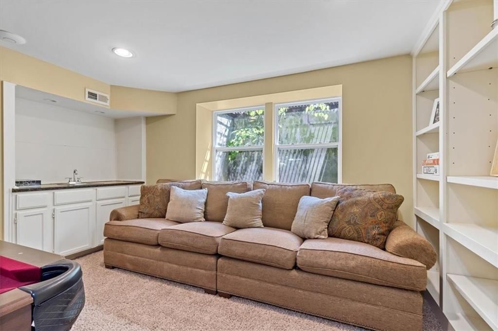 1009 W 69th Terrace — photo 33