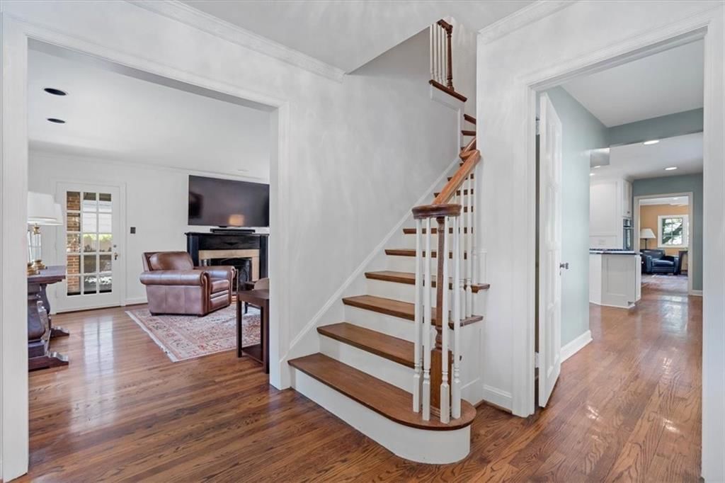 1009 W 69th Terrace — photo 5