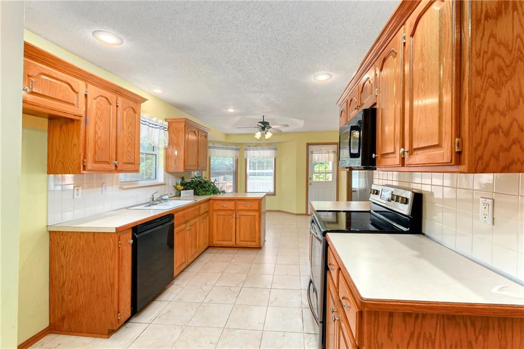2104 NE Avanti Drive — photo 6