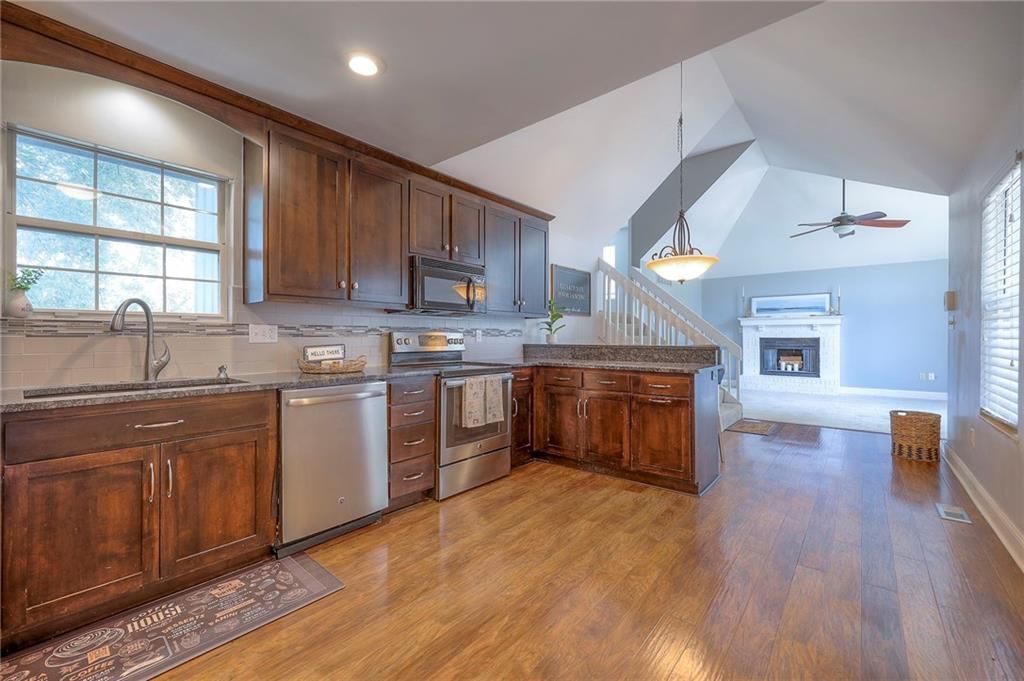 4729 Halsey Street — photo 7