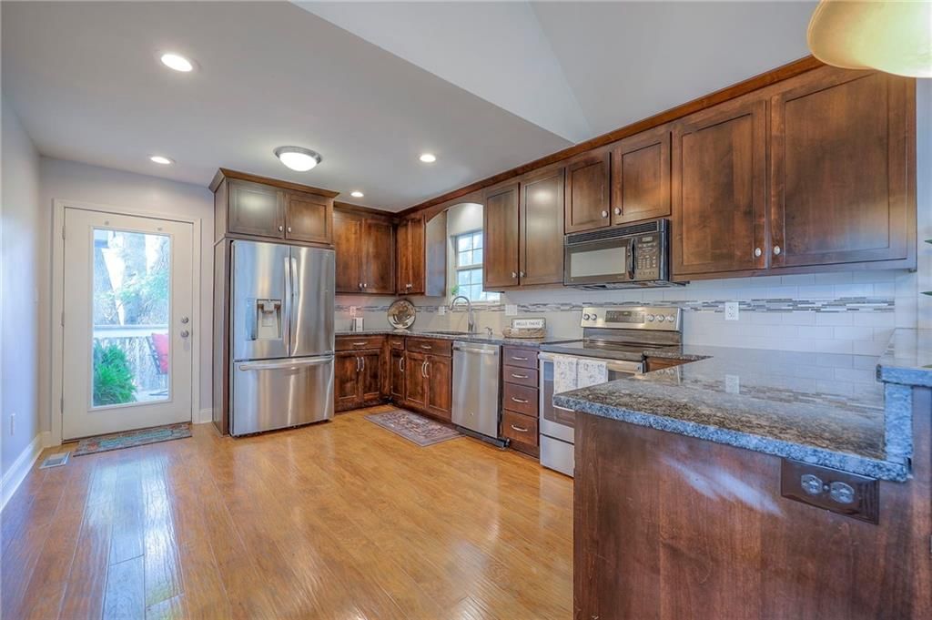 4729 Halsey Street — photo 8