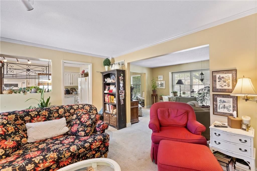 824 E Johnston Street — photo 11