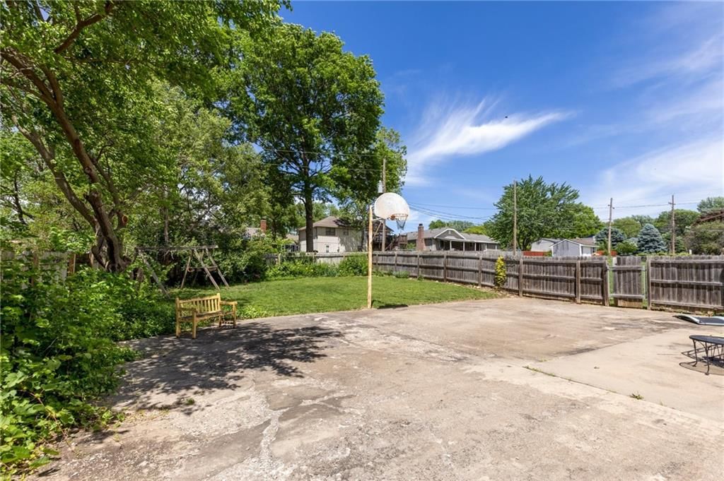 824 E Johnston Street — photo 13