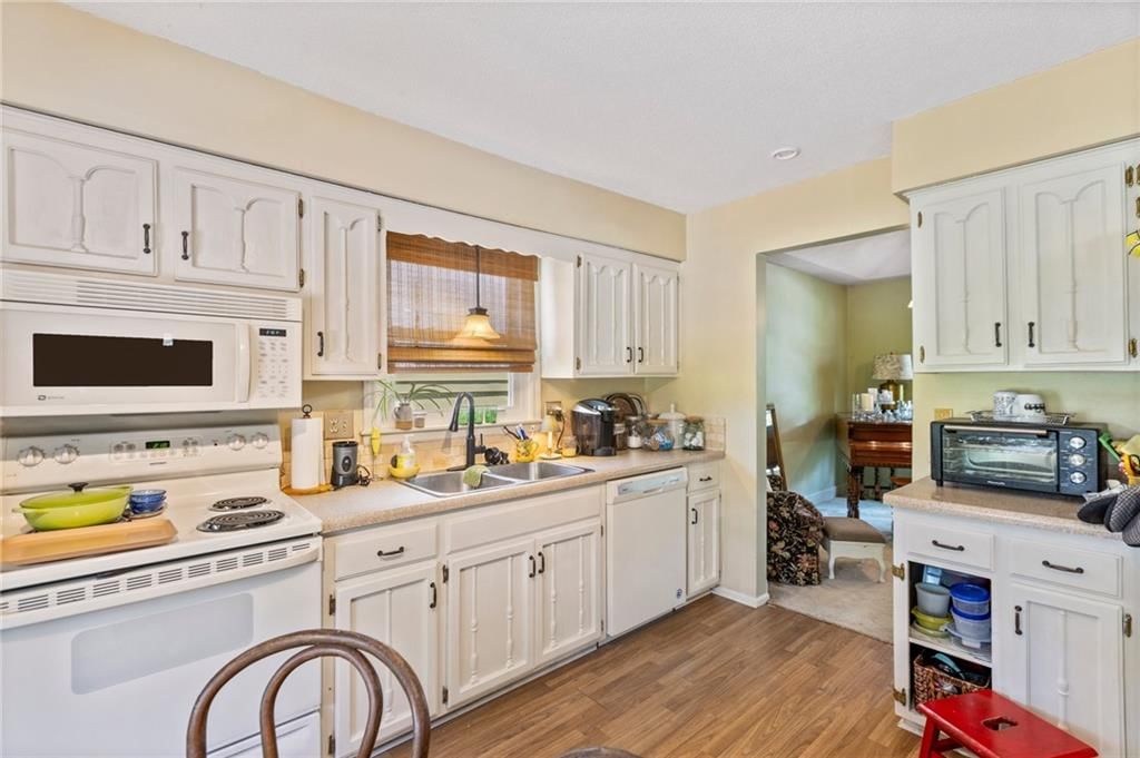 824 E Johnston Street — photo 17