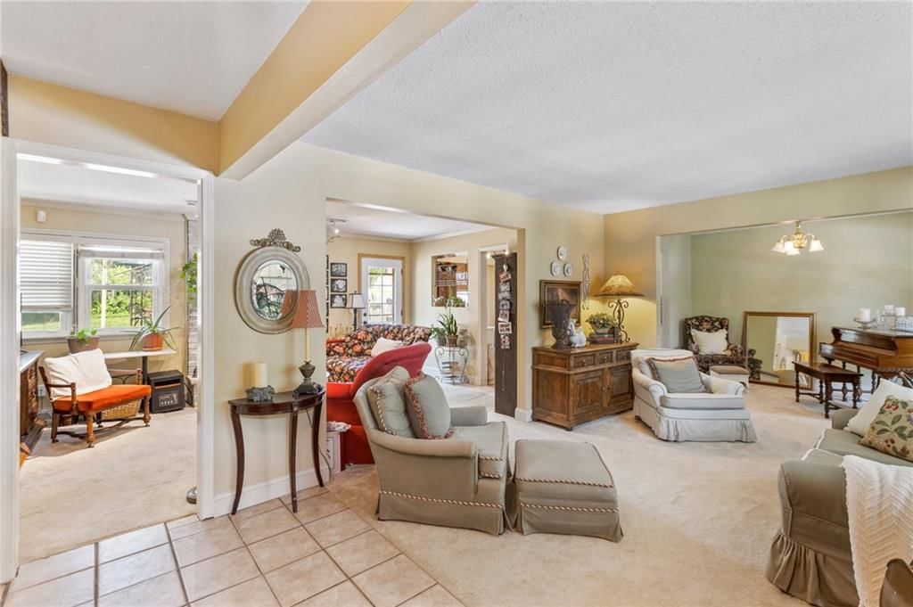 824 E Johnston Street — photo 3