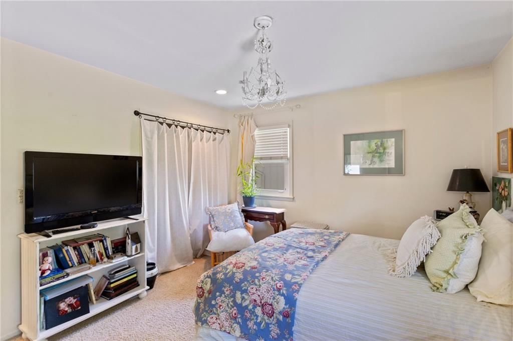 824 E Johnston Street — photo 21