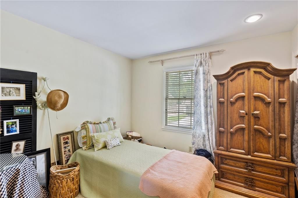 824 E Johnston Street — photo 23