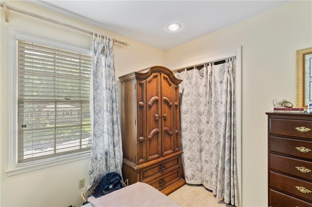 824 E Johnston Street — photo 24