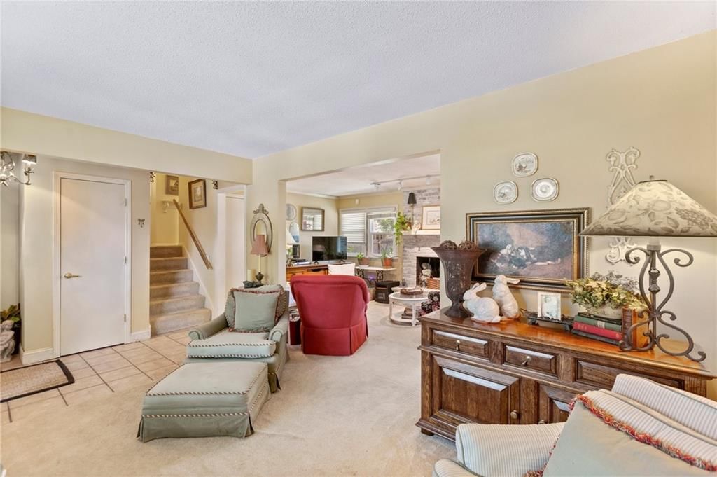 824 E Johnston Street — photo 4