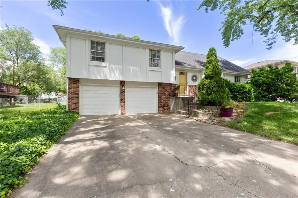 824 E Johnston Street — photo 33