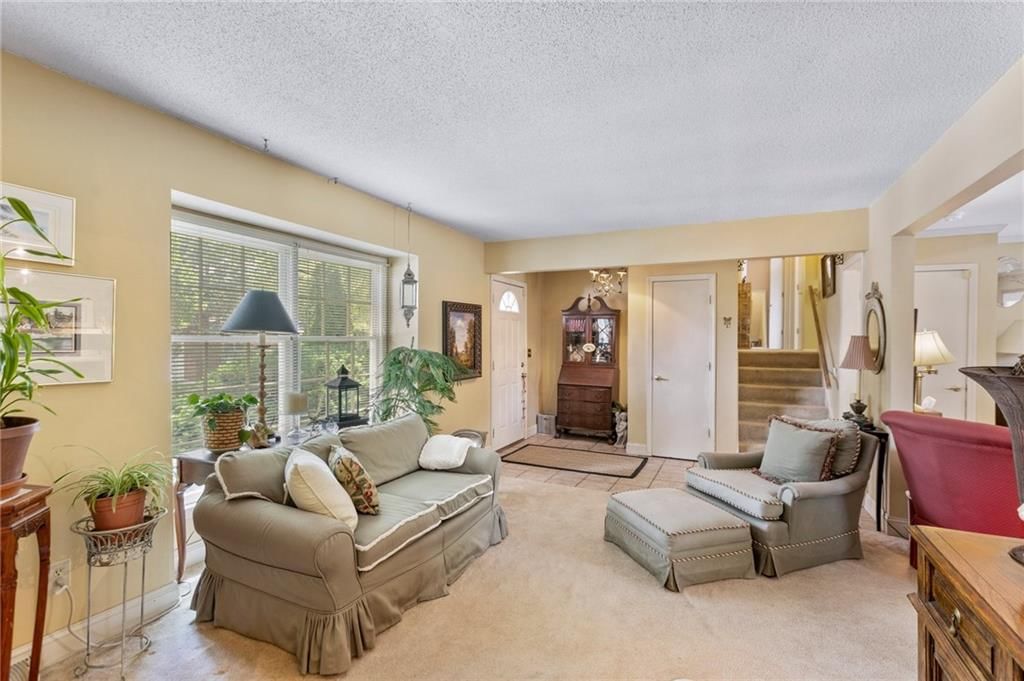824 E Johnston Street — photo 5