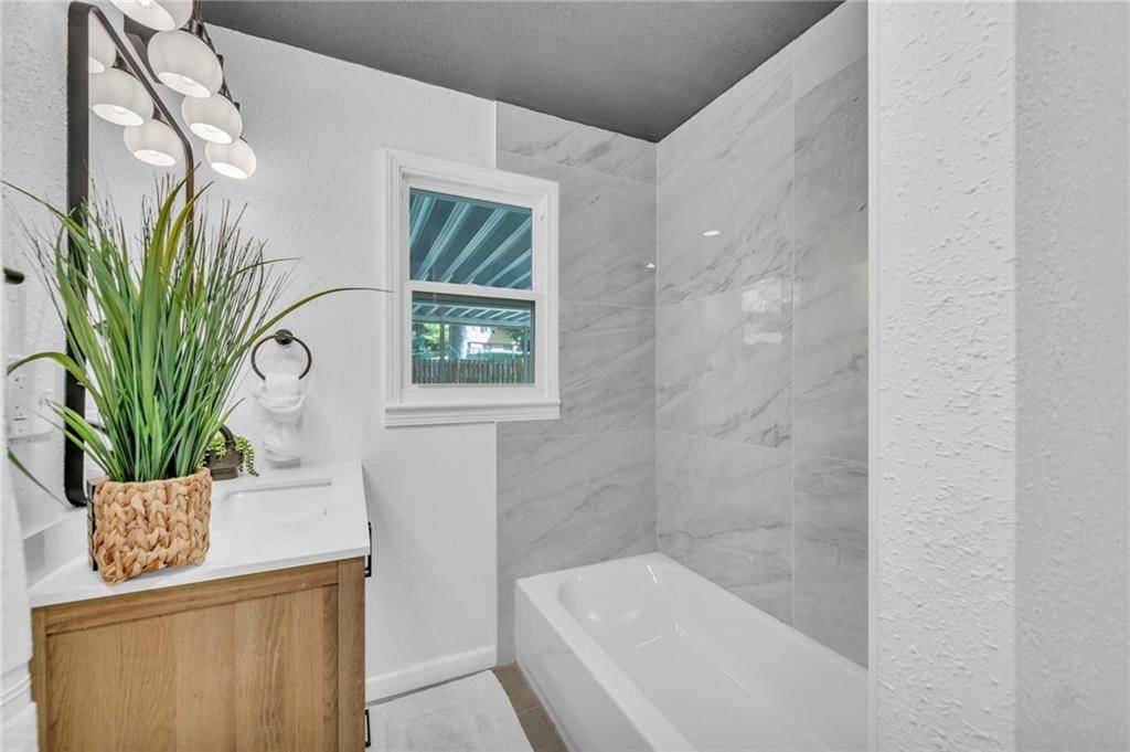 718 E Red Road — photo 30