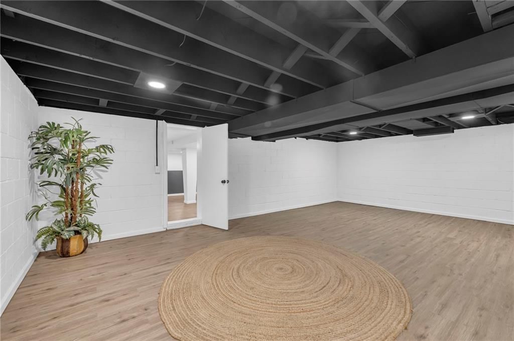 718 E Red Road — photo 31