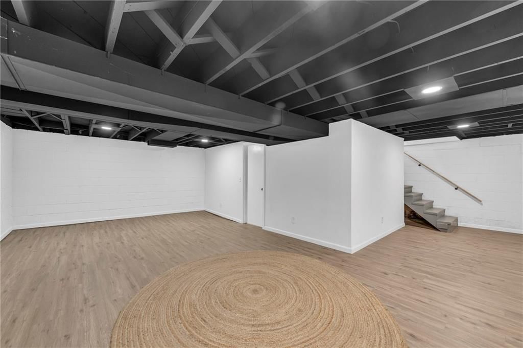 718 E Red Road — photo 32