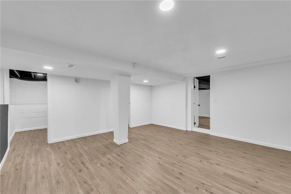 718 E Red Road — photo 34