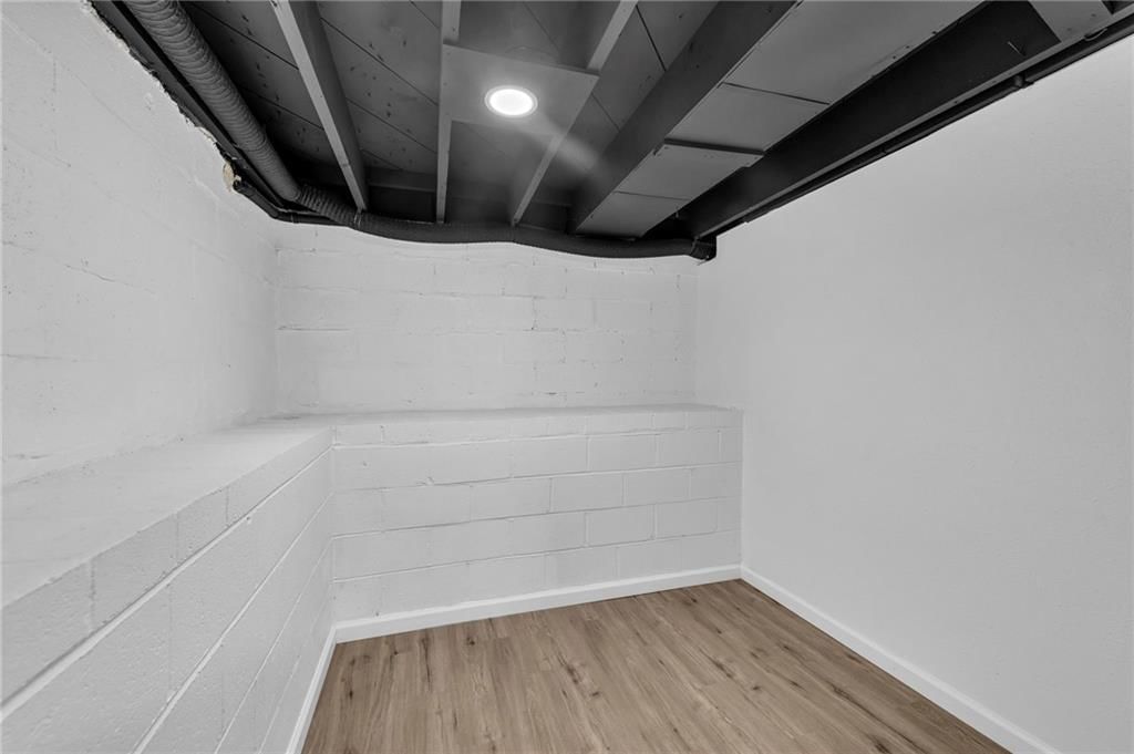 718 E Red Road — photo 36