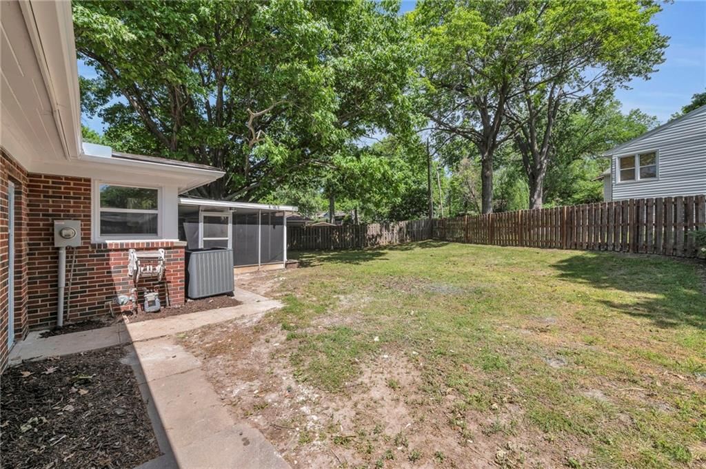 718 E Red Road — photo 41