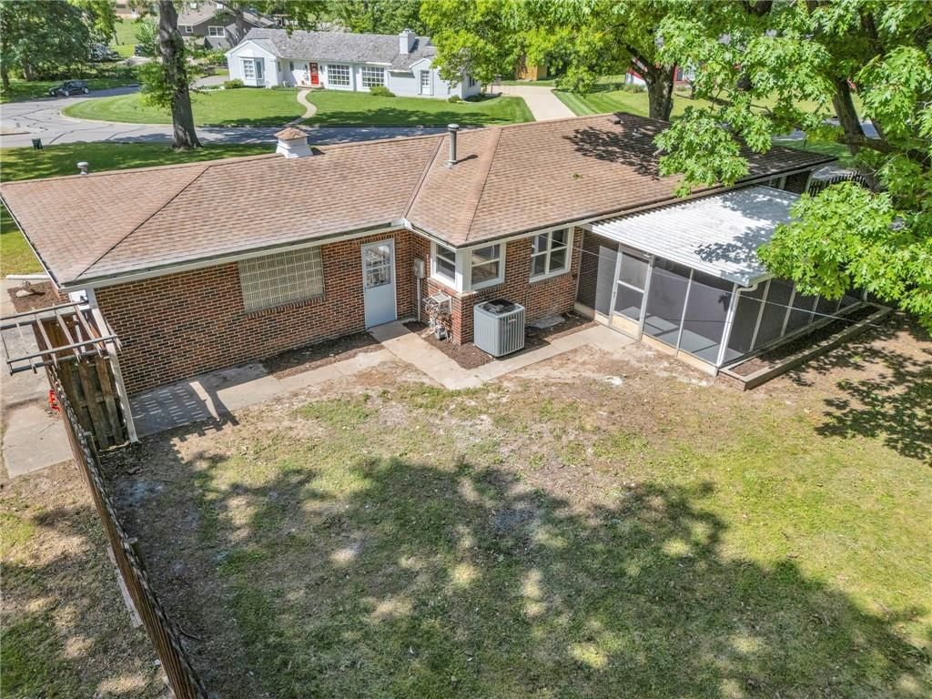 718 E Red Road — photo 44