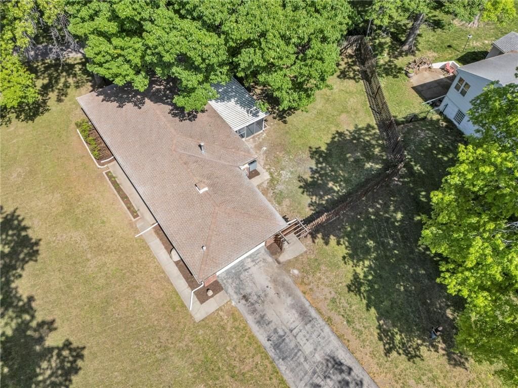 718 E Red Road — photo 47