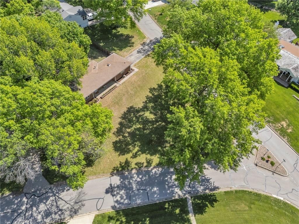 718 E Red Road — photo 50
