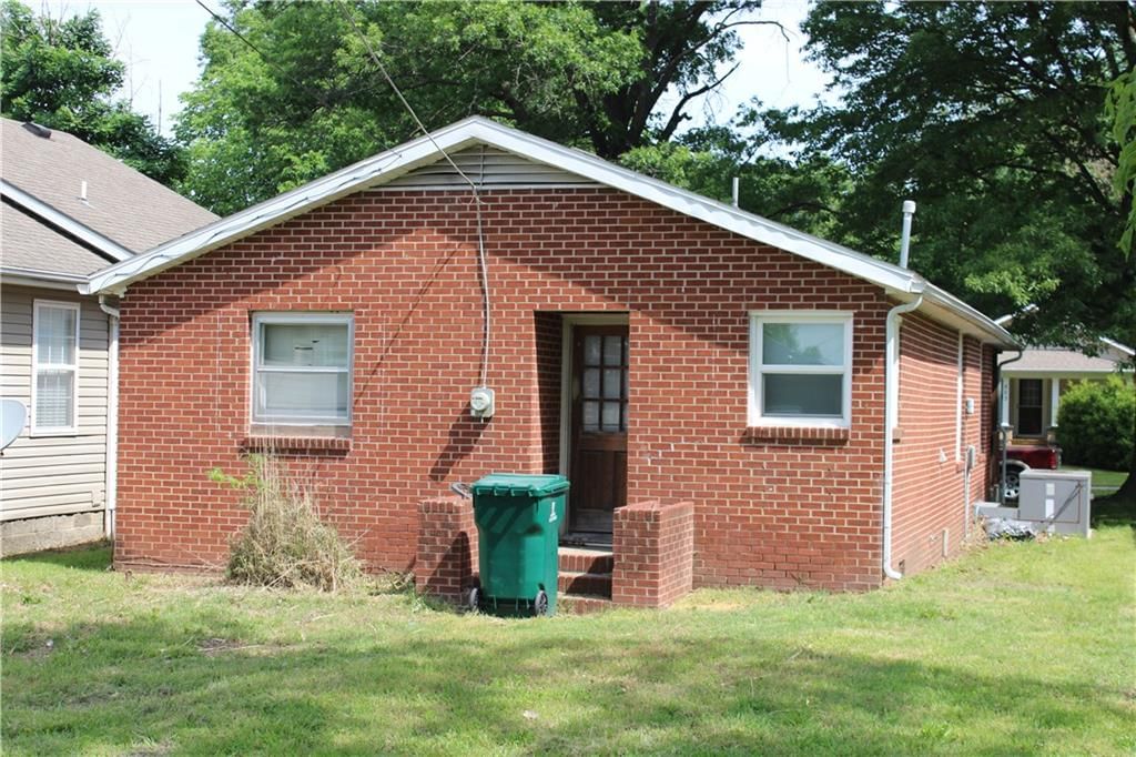 504 E Jackson Street — photo 17